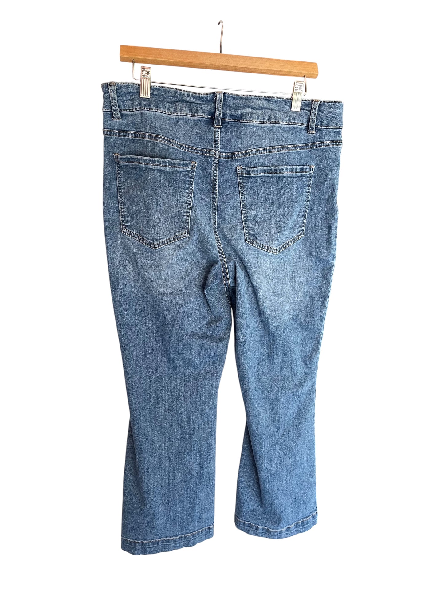 Women’s (14) d. Jeans (sku 0222)