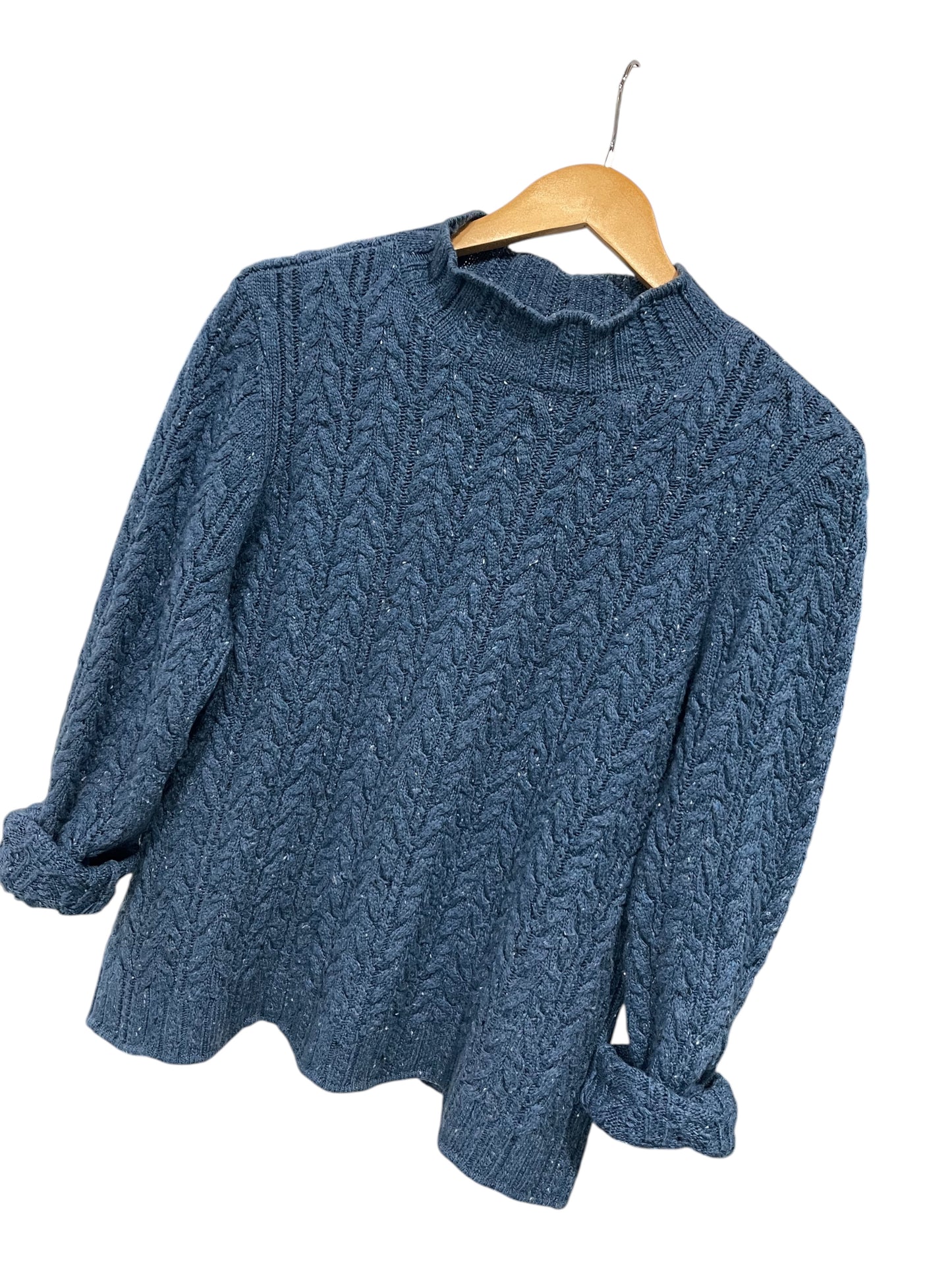 Women’s (M) Cable Knit Sweater (sku 0093)