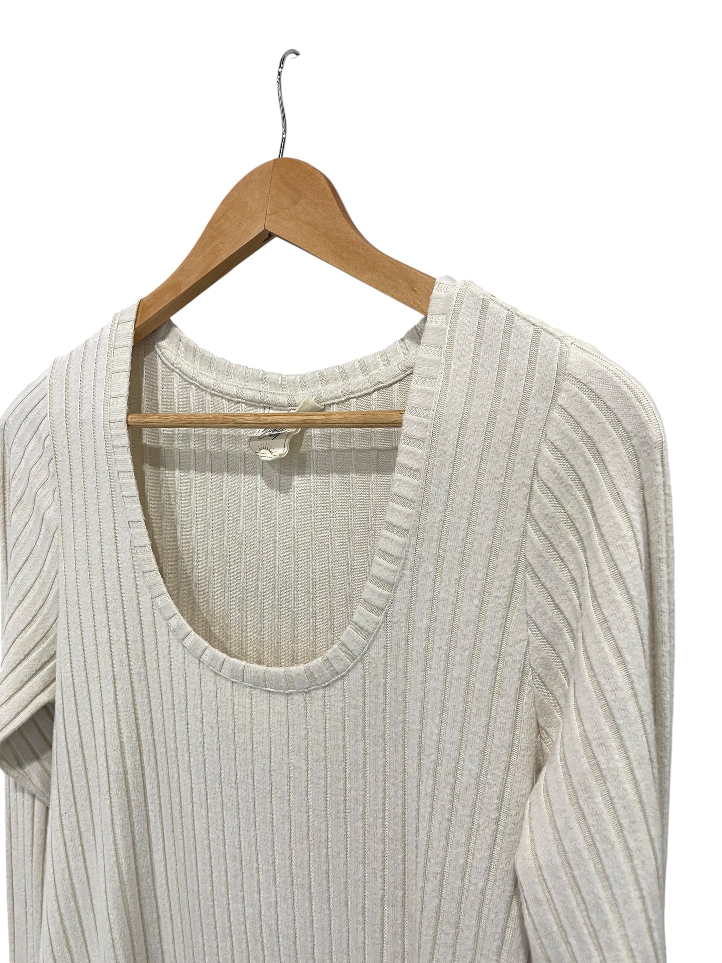 Women’s (M) White Crow Super Soft Top (sku 0120)